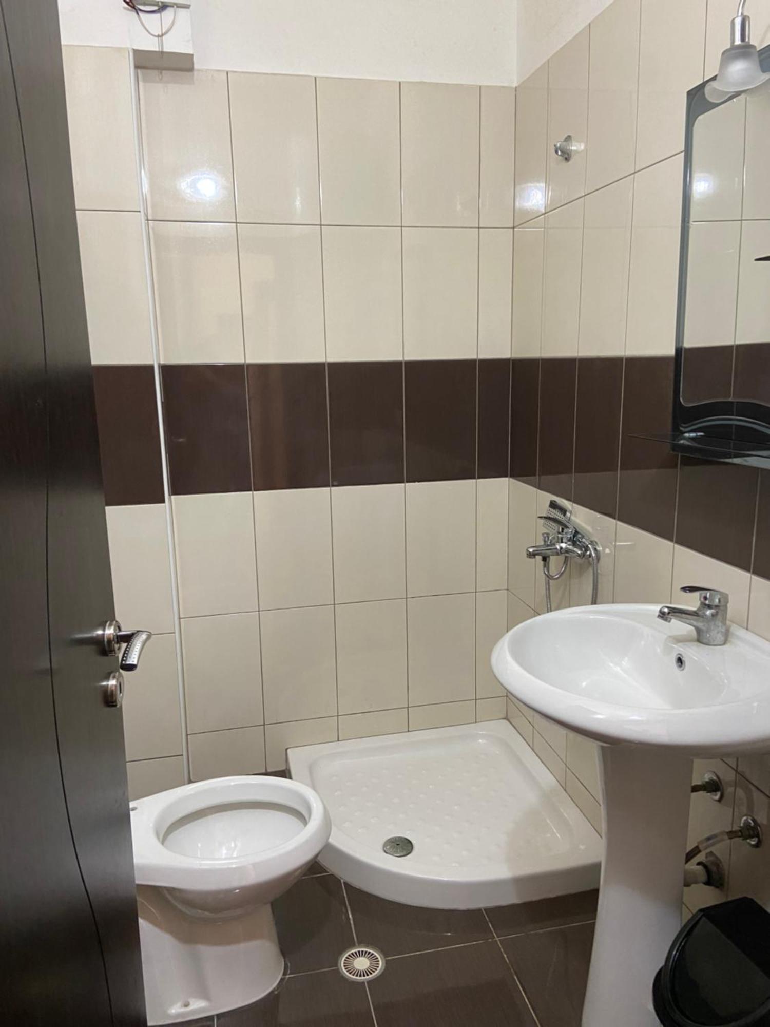 Ari Apartaments Влёра Экстерьер фото